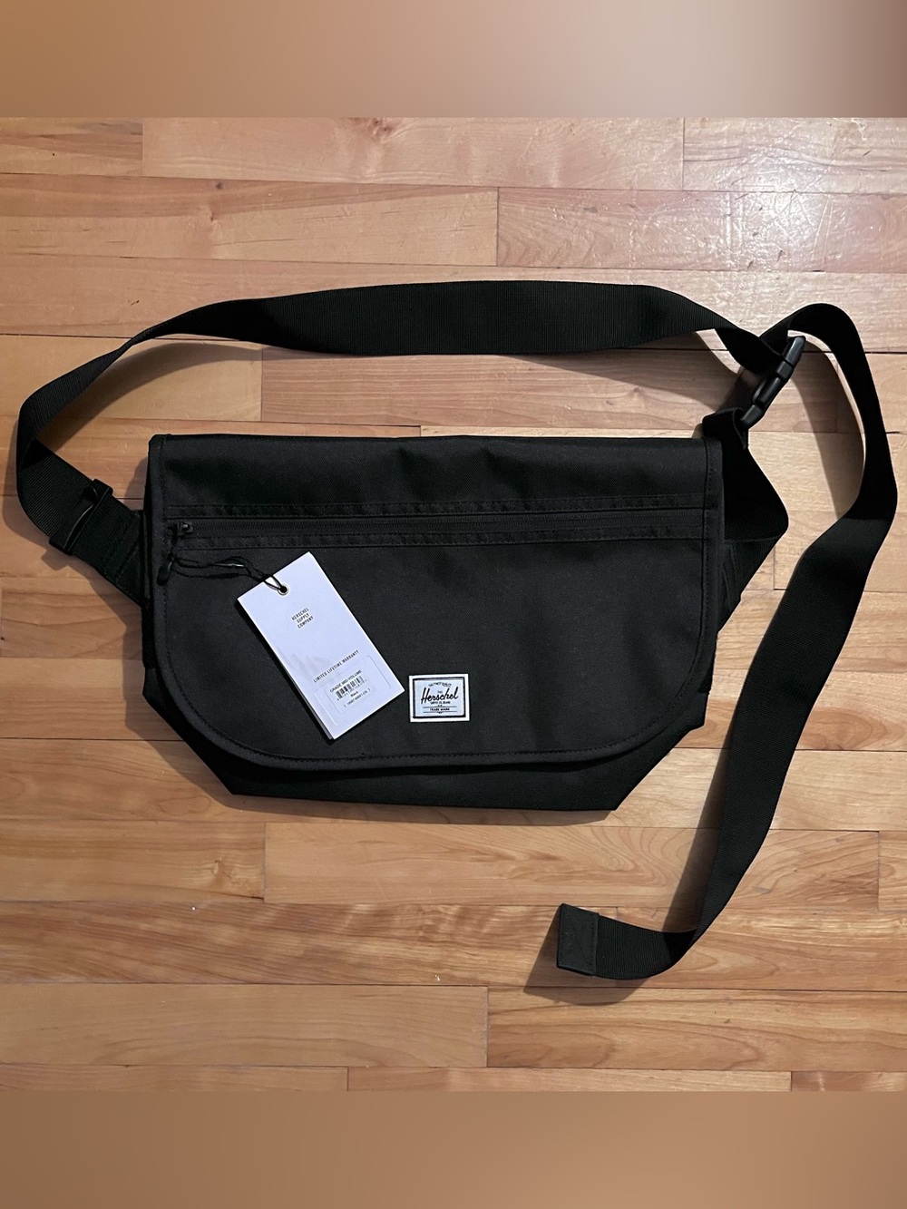 Herschel Grade Mid-Volume Black Messenger Bag NWT